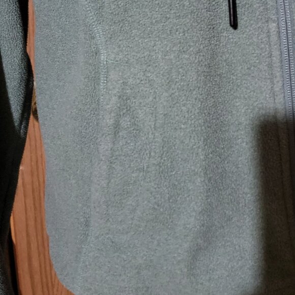 The North Face Women’s Olive Hoodie Fleece (Medium)  - - Picture 8 of 13